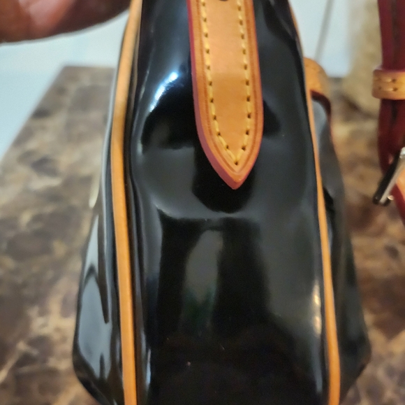 Dooney & Bourke Patent Leather Crossbody Bag EUC - Picture 14 of 16